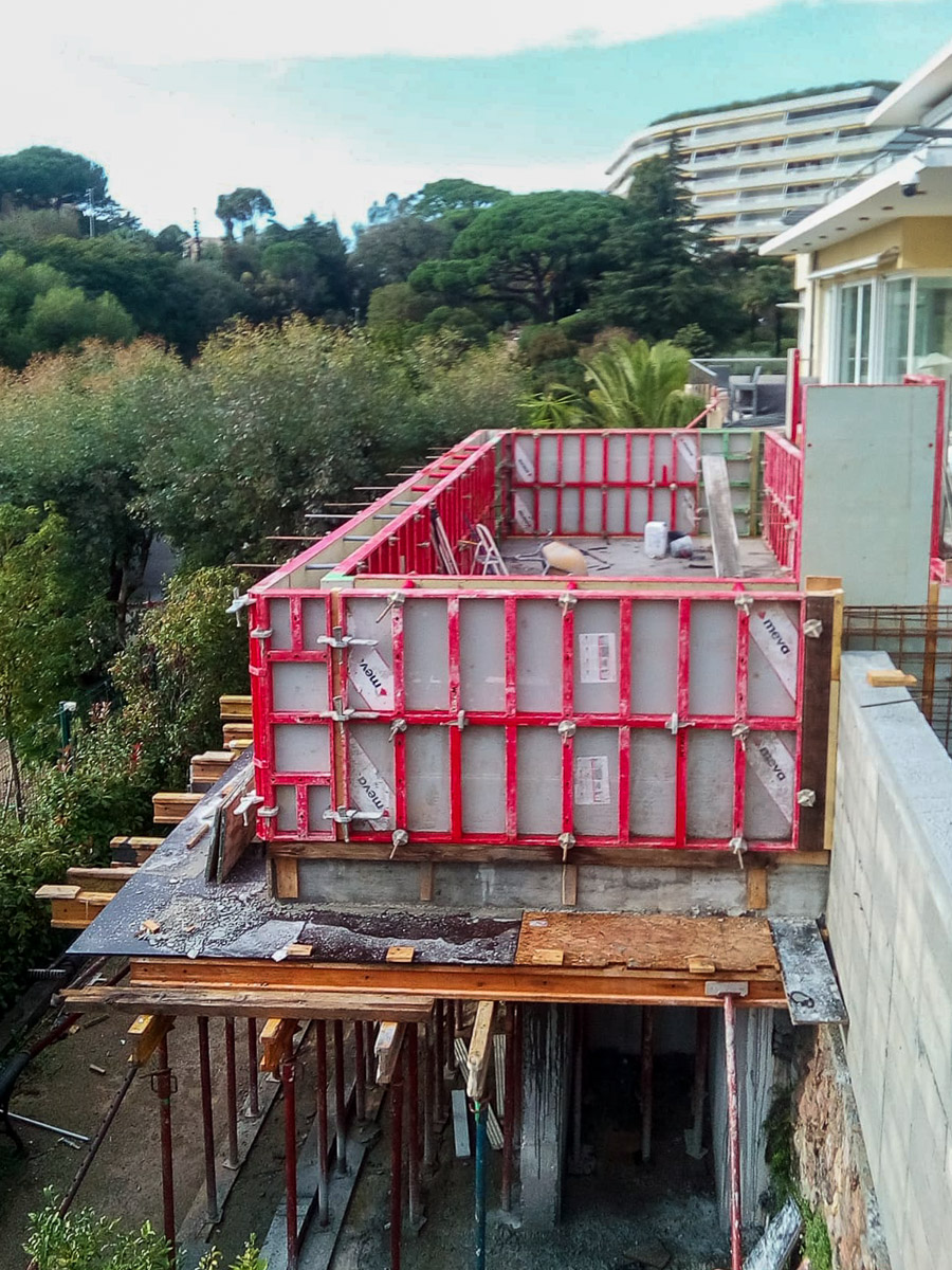 Construction piscine à débordement Cannes