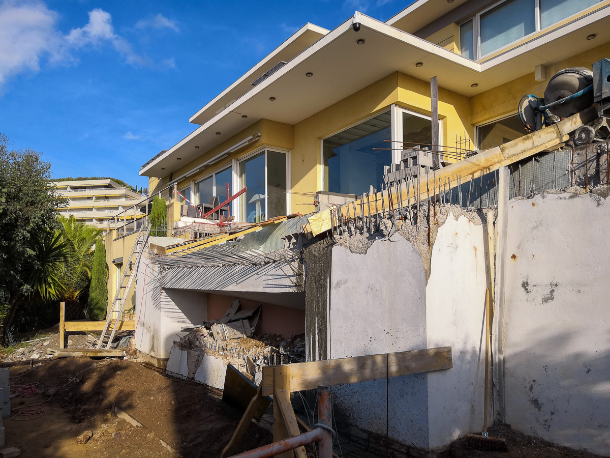 Construction piscine à débordement Cannes