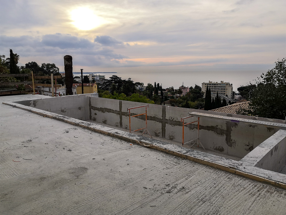 Construction piscine à débordement Cannes